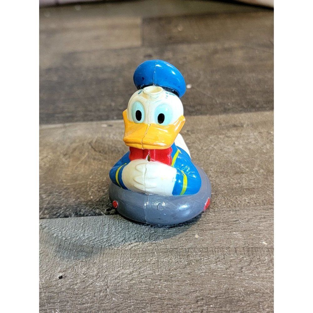Zebco Donald Duck‎ on pool floaties disney toy figure